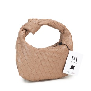 Geanta mica de mana, model impletit, din piele naturala DiAmanti Firenze Mocha Mousse Geanta mica de mana, model impletit, din piele naturala DiAmanti Firenze Mocha Mousse
